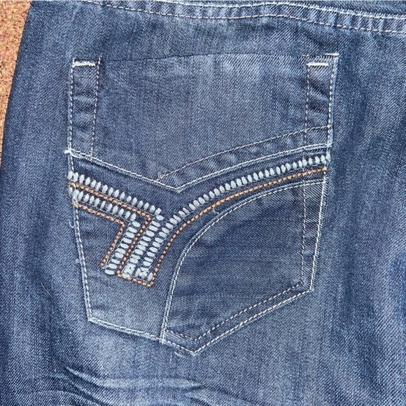 Denim republic, sturdy men’s jeans with a really cool wash. Durable and sporty. - Picture 6 of 7